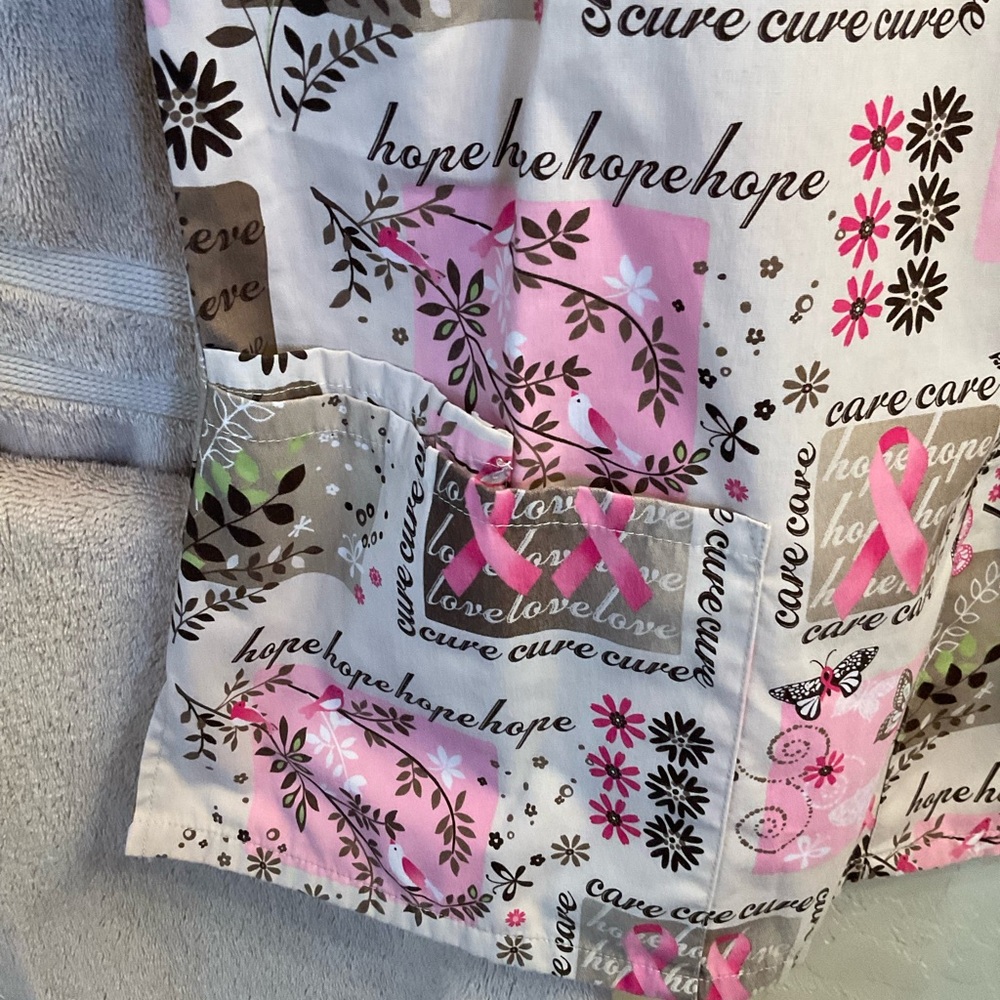 HQ Scrubs Breast Cancer Awareness Top, Cute and in great condition.  Fitted, Sm - Picture 4 of 13